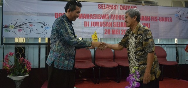 Kunjungan Jurusan Sejarah Universitas Negeri Semarang dengan Jurusan Sejarah Fakultas Ilmu Sosial UNJ Kunjungan Jurusan Sejarah Universitas Negeri Semarang dengan Jurusan Sejarah Fakultas Ilmu Sosial UNJ