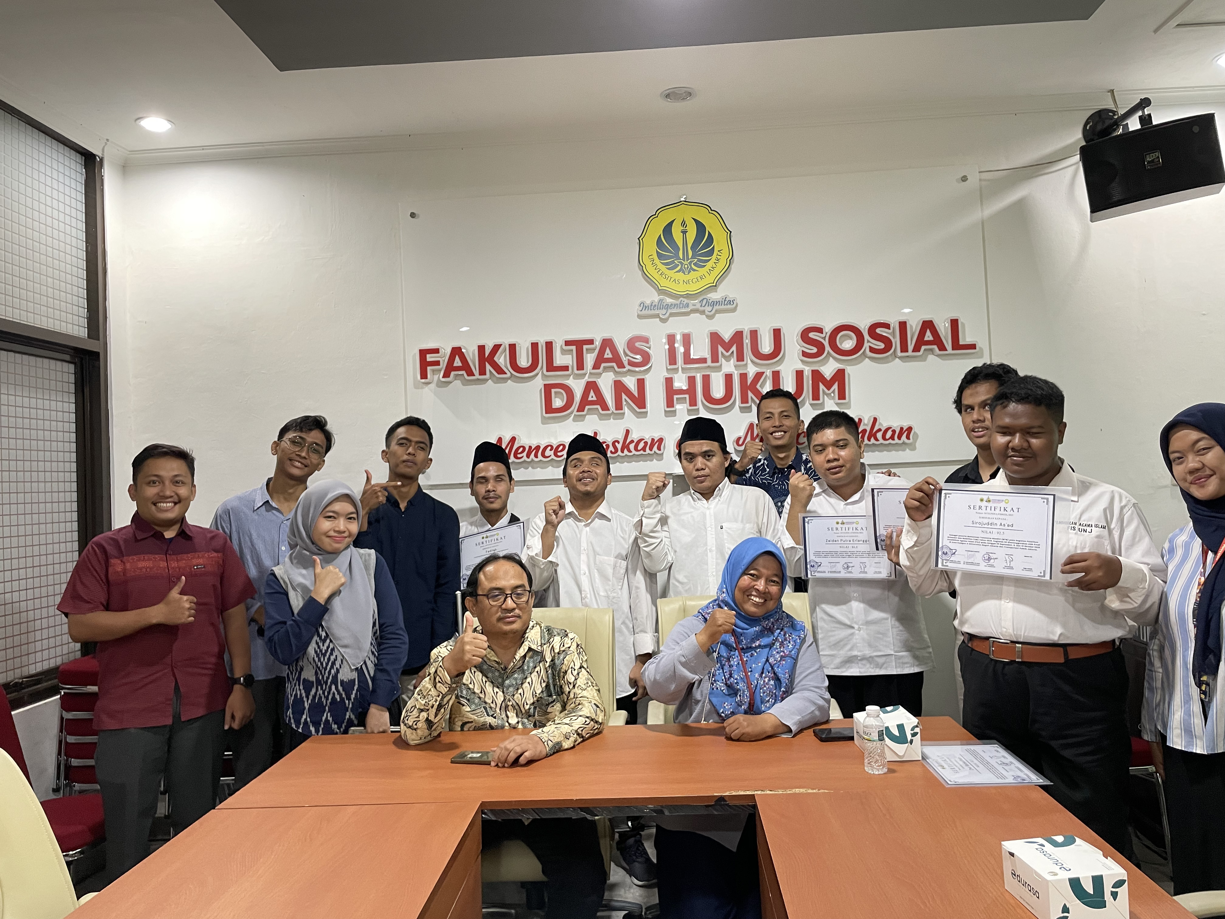 Melangkah dengan Cahaya: Penutupan Orientasi Mobilitas PAI UNJ yang Menyalakan Kemandirian