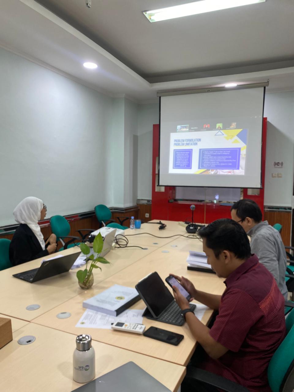 Menembus Batas Akademik: Sidang Skripsi Berbahasa Inggris Perdana Mahasiswa PAI UNJ Angkat Inovasi Deep Learning Berbasis Game Moral