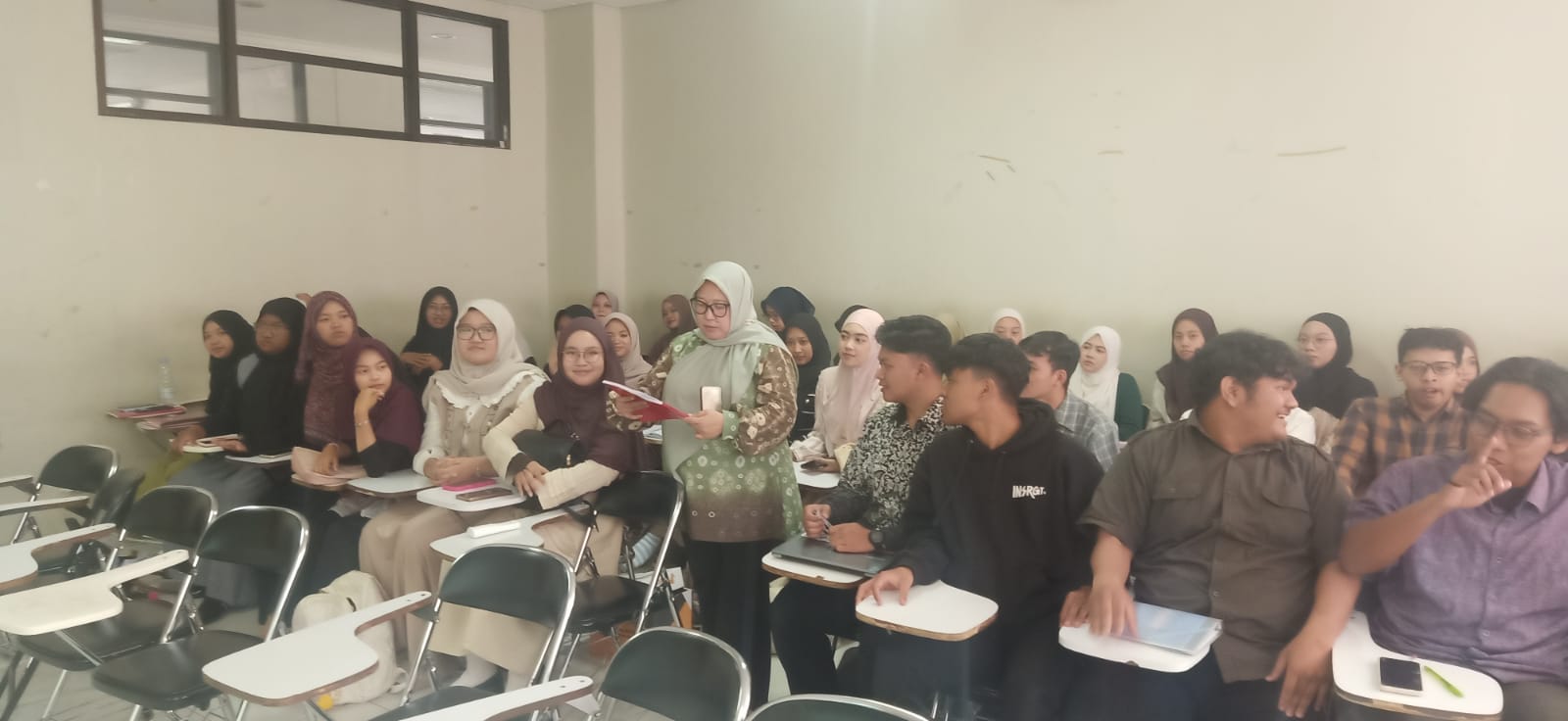 Dari Ruang Kuliah Menuju Karya Berdampak: Dosen PAI UNJ Perkuat Budaya Riset Mahasiswa UPI