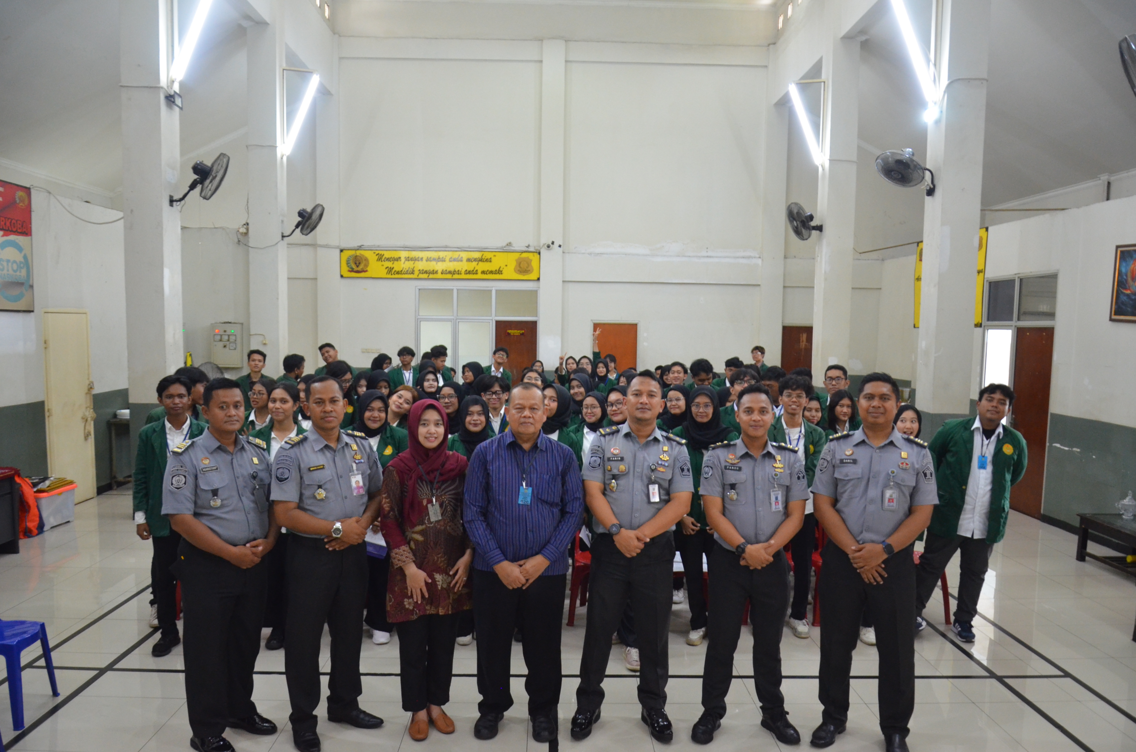 Belajar Sistem Pemasyarakatan Secara Langsung, Mahasiswa PPKN FISH UNJ Kunjungi Lapas Salemba dan Sukamiskin